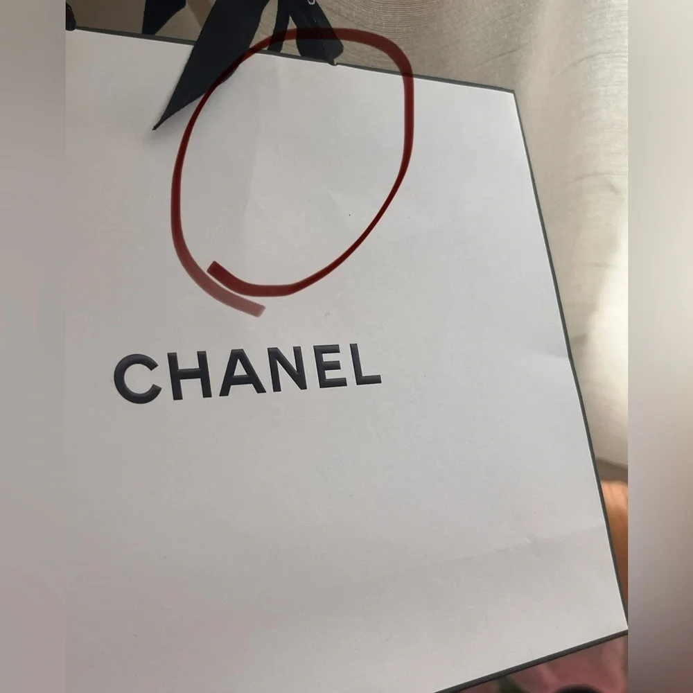 CHANEL Women Cosmetic Makeup Tie-Up Gift Bag in Soft White